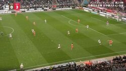 ウソでしょ…！？ 伊藤洋輝、美しすぎる“超ロングフィード”炸裂「そこ通すんかい！」高精度ピンポイントパスにスタジアム騒然「すげえ」「上手すぎやろ」