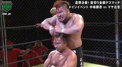 両者大流血…敗者“髪切り”金網デスマッチ マサ北宮、中嶋の切り落とした髪を突き上げ、勝利の雄叫び！