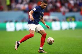 【W杯】ムバッペを襲ったモロッコ戦直前のアクシデント　強烈シュートがファンの顔面直撃で海外注目「慌てて様子を見に行った」