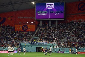 【W杯】VARノーゴール判定、日本サポーターから大歓声　ハフェルツ得点“取り消し”に安堵