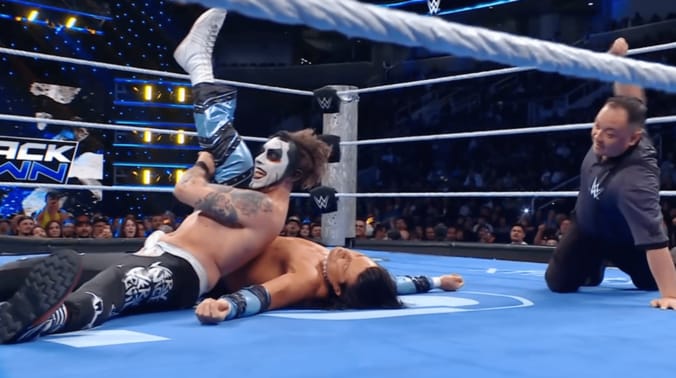 「何今のw」“呪いのポーズ”で股間からファイヤー