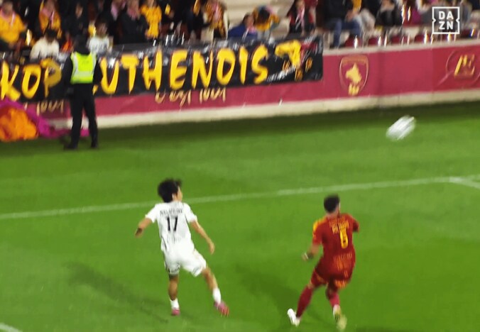 華麗にボールを捌く中村敬斗