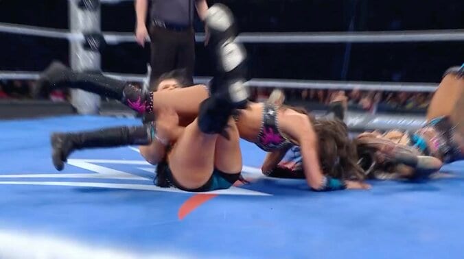 相手に向かってダイブ！