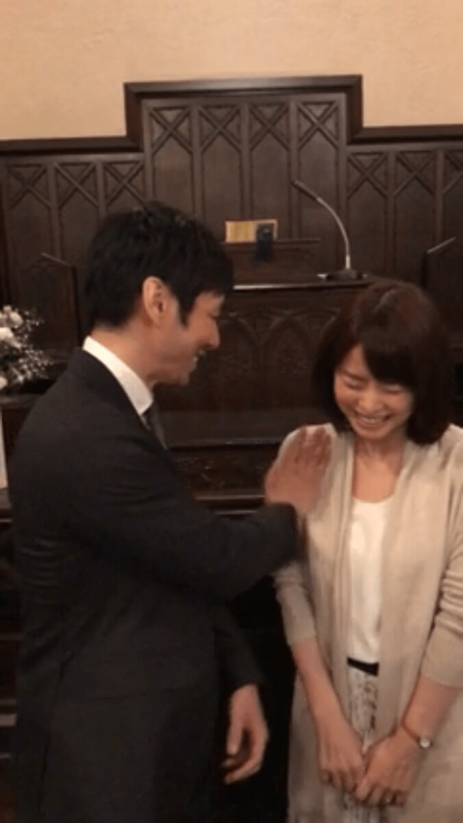 西島秀俊が石田ゆり子にツッコミ「ちょっとやってよ！」 2枚目