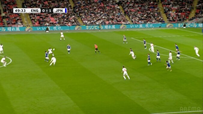 「世界レベルだ」上田綺世の“曲芸トラップ＆ターン”に衝撃！「前向けんのえぐい」神業ポストプレーでイングランド2人を翻弄 3枚目