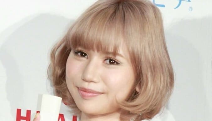 【写真・画像】「趣味・整形」「第２のローラ」水沢アリー（35）が社長に！ 収入は「芸能界の50倍」も「数十億の負債寸前」？ “今”に密着　1枚目