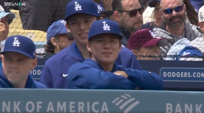 【写真・画像】「笑いすぎw」 大谷翔平、弾丸ヒット直後の“一瞬の表情”にファン注目「テンション高っ！」 「仲良いな」　1枚目