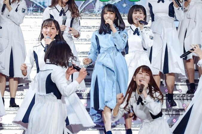 ”ひらがなけやき最後のライブ”に柿崎芽実が涙…けやき坂46としての3年を振り返り、そして走り出した日向坂46 7枚目