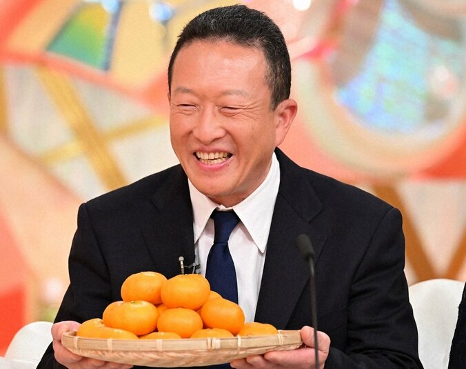 【写真・画像】48年間恋愛未経験のみかん農家が初恋・初プロポーズ・初キスに挑む！愛媛の超奥手夫と高知の元教師妻が織りなす爆笑と感動の純愛物語。　1枚目