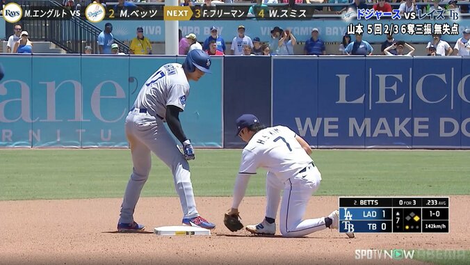 大谷翔平、久々の盗塁成功も即「大丈夫？」 尻もちのキム・ハソンは「ニヤリ」 “塁上の気遣い”を中継が捉える 4枚目