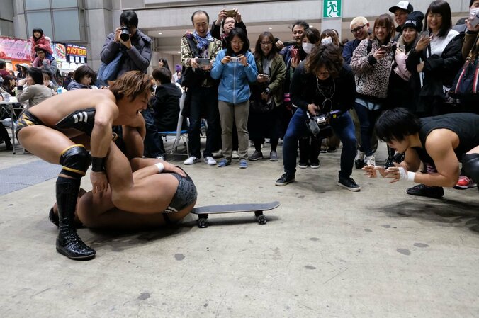 DDT高木大社長に「私的流用、特別背任」の疑い！　飯野の“生尻”も飛び出した大荒れ路上プロレス 1枚目