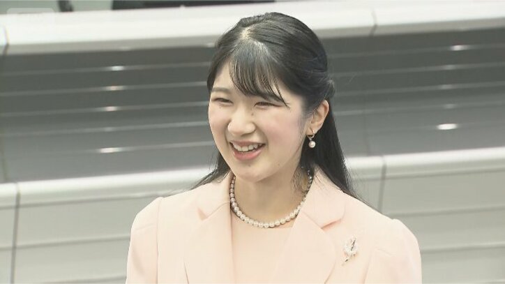 【写真まとめ】民族衣装をまとって　笑顔にあふれた愛子さまのラオス訪問の様子をたっぷりと　端正なペールブルーで出発　乾杯は華やかなピンクで　そのファッションにも注目【初の外国公式訪問】