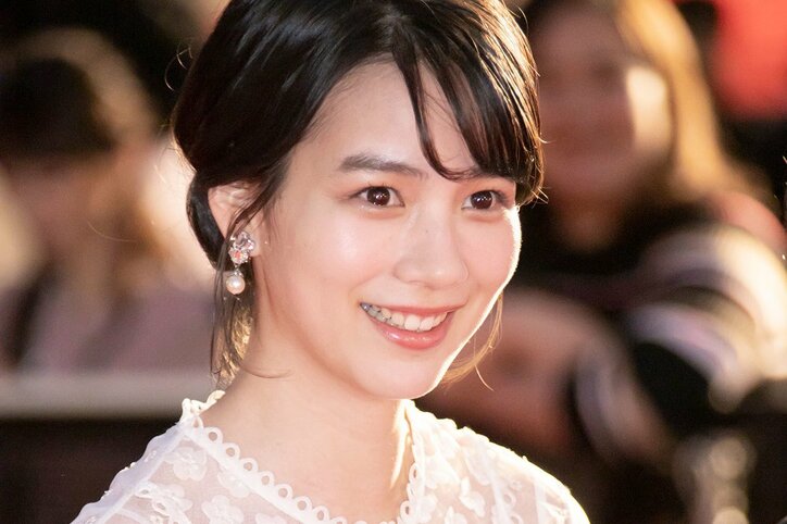 のん、純白のシースルードレスで観客を魅了！東京国際映画祭に登場