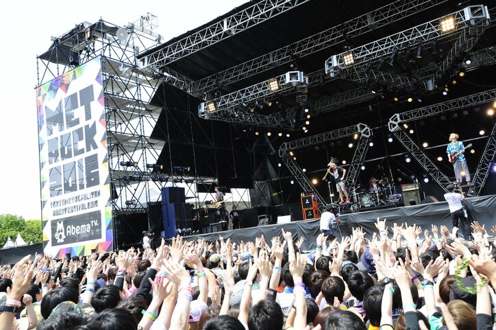 ゲスの極み乙女。、サカナ、THE BAWDIESらにオーディエンス歓喜 ライブ写真とセットリストを公開【メトロック2016 東京開催day1】