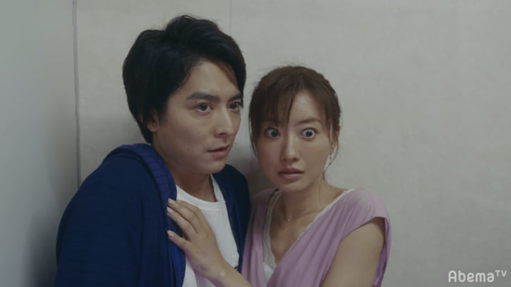 トイレの個室を上から覗こうと…水野美紀が小池徹平&松本まりかを追い詰める『奪い愛、夏』はもはやホラー!?