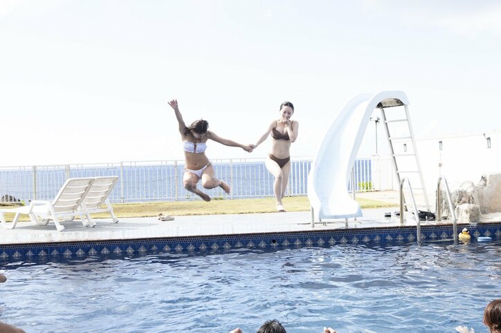 プールではしゃぐ水着姿にドキッ！『東大王』出演の高学歴美女が見せたギャップ『シャッフルアイランド Season2』  3枚目
