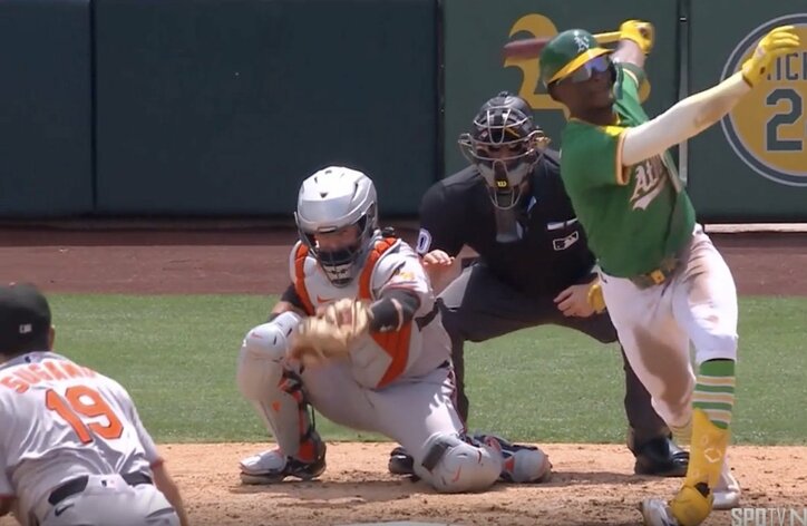 【写真・画像】もうワケわからん！ 菅野智之に“打者が混乱”「速くないのに…」 手元で伸びるボール→振り遅れて“空振り三振”… 理解できないまま立ち去る　1枚目