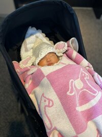 内山琴『帽子被ってお散歩!!』