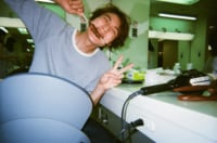 「最高に可愛い癒しキャラ」小関裕太、五平餅にかぶりつくキュートな姿を披露