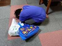 山田花子『泣き崩れた次男』