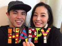 小島よしお、美人妻とのラブラブ2ショット披露　