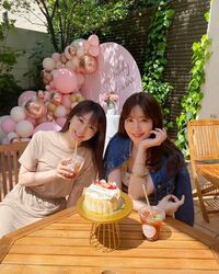 峯岸みなみ、小嶋陽菜の誕生日を祝福した投稿にファン称賛「2人の関係性好き」「ギサカワユス」