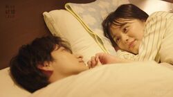 三浦翔平、ベッドで夫を見つめるノンノモデル・紺野彩夏に「かわいい～」熱烈アプローチを称賛『私たち結婚しました4』第2話