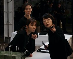 松岡茉優VS木村佳乃VS小林聡美 女優たちの騙し合い合戦が開幕！『騙し絵の牙』新・場面写真解禁