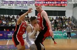 何が起きた？ “208センチの壁”が「あれは嫌だ」  相手選手が絶望… ホーキンソンの“鬼ディフェンス”「見えない」「圧がエグい」