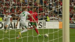 「ゴラッソ！」C・ロナウド、圧巻2ゴールの活躍で代表通算130得点！華麗なビタ止めトラップ&超絶カットインからの高速カーブショット炸裂の瞬間「えぐいシュート決めたな」