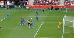 「いい飛び出しだったけど…」浅野拓磨、絶妙飛び出しからのヘディングシュートを外し「次は決めてくれ」