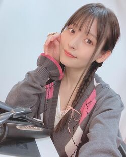 声優・上坂すみれ、キュートな秋コーデ＆おさげヘアーに「かわいすぎるではないか…！」と絶賛の声