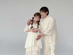  辻希美、夫・杉浦太陽との2ショットを公開「久しぶりの夫婦の撮影で」 