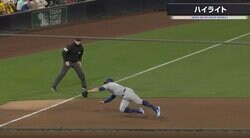 一体、何が起こった…！？ 守備が上手くなってる！ 観客もビックリ… ドジャースの三塁手・マンシーの奇跡の“横っ飛びスーパーキャッチ”が話題に「えっ？w」「どっちか分からん」