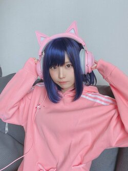 これぞ”究極の選択”？ 人気コスプレイヤー・えなこの「髪色遊びショット」にリプライ殺到