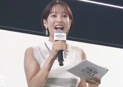 4月に第1子出産した鷲見玲奈、ぴったりニットで美ボディラインあらわ！「二の腕ほっそり！」「セクシー」産後初の『TGC』出演に歓喜の声！