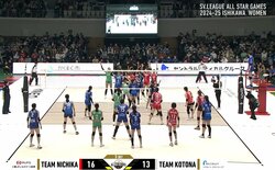 コート上に何人いるんだよ！？ 女子バレーで衝撃の“珍”光景 まさかの展開で生まれた得点シーンにファン爆笑