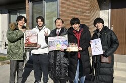 吉田鋼太郎、65歳誕生日を『おっさんずラブ-リターンズ-』メンバーが祝福「歳とは関係なく、元気に！」