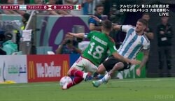 退場上等！潰しにいく全力スライディング 絶対に負けられないアルゼンチンvsメキシコは激しすぎる肉弾戦