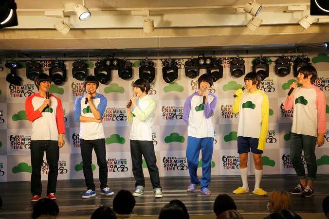 舞台『おそ松さん』第2弾公開記者会見　おそ松役の高崎翔太「会場キャパが2倍になった。お客さんの笑顔も2倍見られる」 2枚目