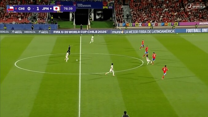 「これが南米」U-20日本代表が“ラフプレー”の連続被害…「チリが荒い」足裏タックル＆肘打ちで吹っ飛ばされた一部始終 5枚目