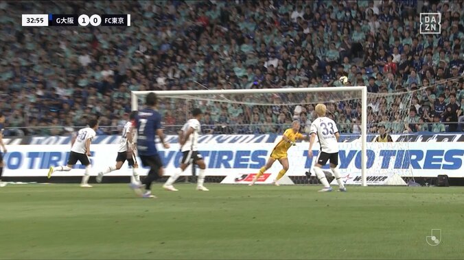 嘘だろ？G大阪・宇佐美の超スーパーFKを許したFC東京の“壁”が物議「2枚しかいないって何？」「直接狙える距離...」 5枚目