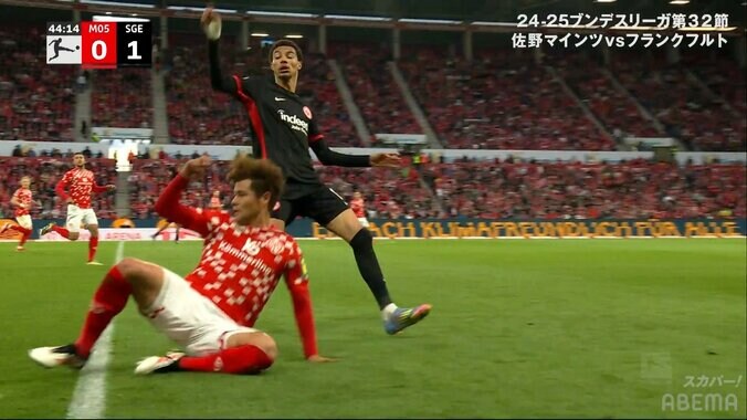 「加速力えぐい」佐野海舟、“爆速タックル→起点パス”が脚光！「無理が効くんだよな」「回収から繋ぎ」攻守一体インターセプトの瞬間 4枚目