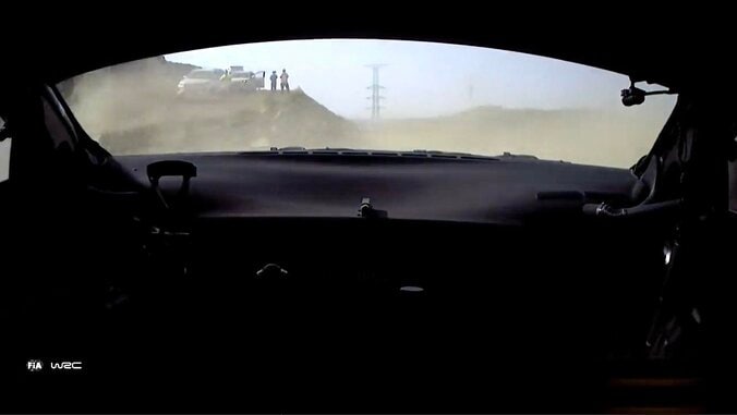 【写真・画像】世界ラリー「同じ場所、同じ瞬間に」2車連続“迷子になる”まさかの珍事「これはわかりづらい」ファンも同情　1枚目
