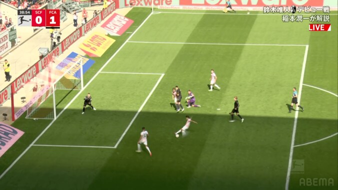 「何でやー！？」日本代表MF、ブンデス・デビュー戦で悲劇…「それは決めないと…」「まだ芝に慣れてない？」鈴木唯人が超決定機で痛恨ミスの瞬間 3枚目