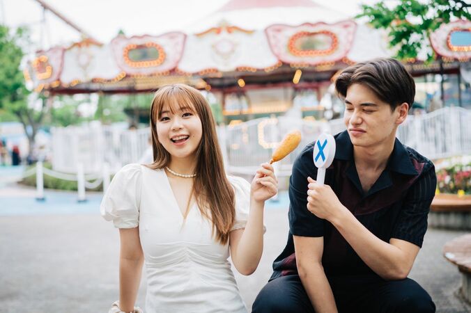 YUNA＆ショーンが遊園地で超爆笑デート！夫婦感あふれるお似合いな2人にほっこり『彼オオカミ』 1枚目