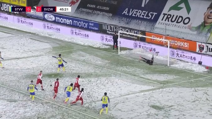 「やばいプレーヤーすぎる」20歳日本代表FW、“ほぼ真ん中”PK弾で今季10得点目！欧州主要リーグでの二桁得点到達の日本人最年少記録を更新 4枚目