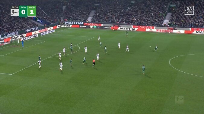 エグい軌道！日本代表DFがドンピシャ過ぎるクロスで同点ゴールをアシスト！「すごうま」「まじで美しい」超高精度クロスにSNS沸騰 3枚目