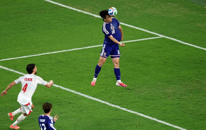 【写真・画像】日本W杯最速の歴史的一撃！鎌田大地の“芸術的バックヒール弾”が「オシャレすぎる」「相手は腹立つやつw」SNS沸騰　1枚目