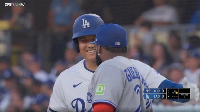 【写真・画像】大谷翔平が塁上で「イチャイチャ」 笑顔の“再会”に反響続々「大谷大好きゲレーロ」「怒ってたけど大谷さん来てにこにこ」　1枚目